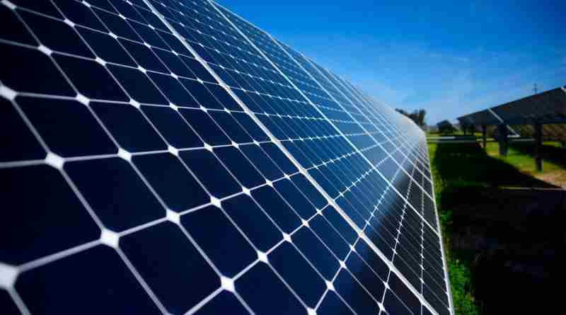 Inventan manera de crear paneles solares más eficaces y baratos